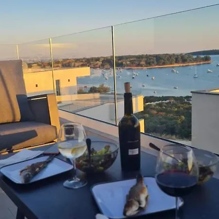 Panorama Apartment *