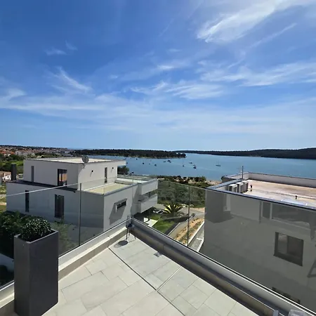 Panorama Apartment *